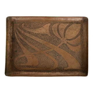 Roycroft Style Arts & Crafts Repousse Hammered Copper Serving Tray With Tulip Motif, Circa 1910 For Sale