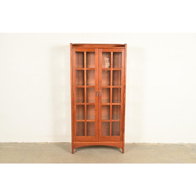 A beautiful Mission or Arts & Crafts bookcase or display cabinet By Stickley USA, 1997 Cherry wood, with mullioned glass...