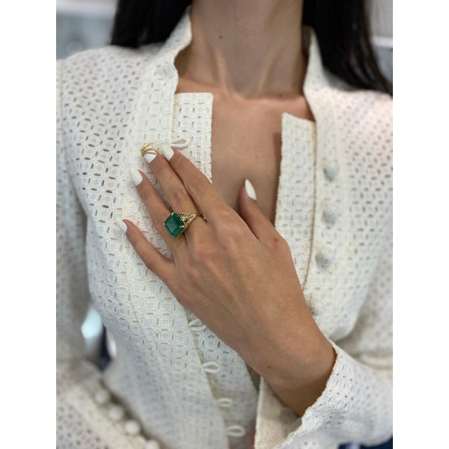 Fancy Vivid Green Emerald Shape Square Step Cut Emerald Diamond Cocktail Statement, Size 7 For Sale - Image 9 of 10