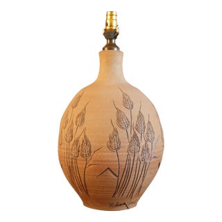 1970 'Wishon-Harrell' California Studio Pottery Earthenware Table Lamp, Mid-Century Sand Colored Wheat Motif For Sale