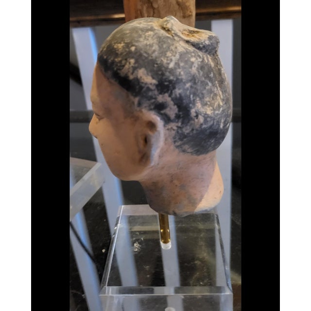 Ancient Chinese Han Dynasty Terracotta Head of an Attendant Period: Han Dynasty (206 Bce – 220 Ce) For Sale In Washington DC - Image 6 of 6