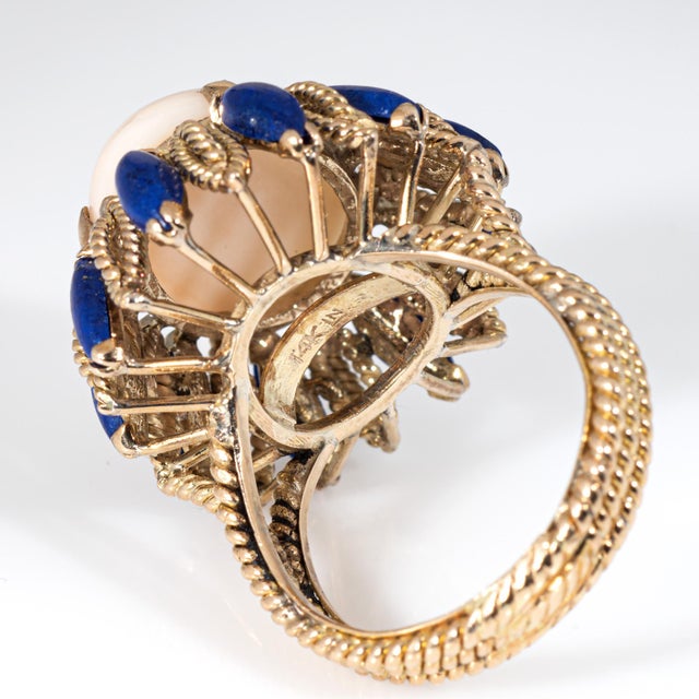 Metal 1960s Angel Skin Coral Lapis Lazuli Ring Vintage 14k Gold Cocktail Jewelry, Size 7.75 For Sale - Image 7 of 7