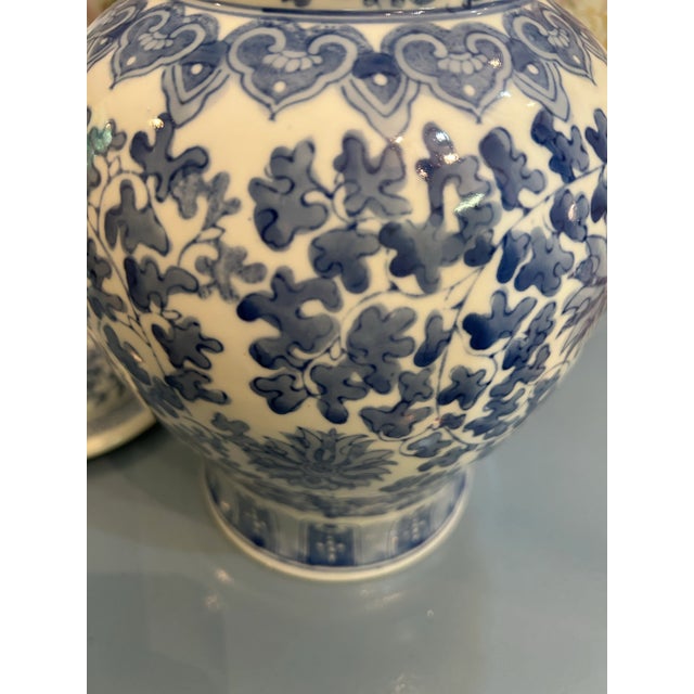 1980’s Chinoiserie Blue and White Temple Jar With Lid For Sale In New Orleans - Image 6 of 10