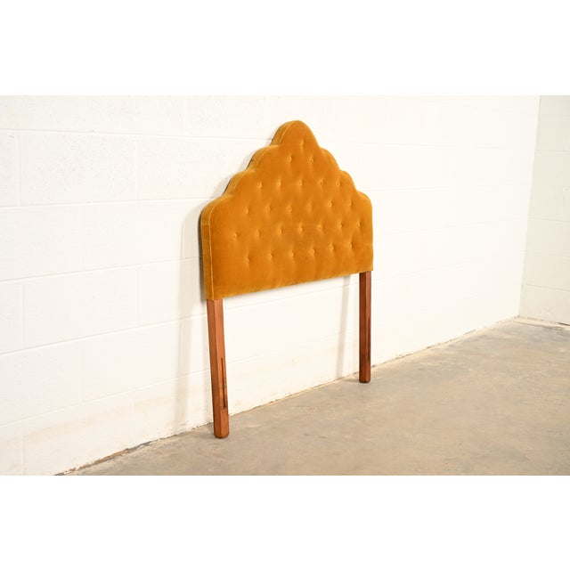 Grosfeld House Grosfeld House Style Mid-Century Hollywood Regency Tufted Velvet Upholstered Twin Headboard, Circa 1960s For Sale - Image 4 of 12