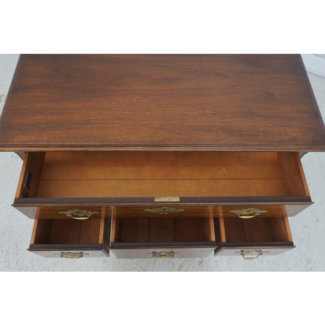 Kittinger Kittinger Cw-19 Colonial Williamsburg Mahogany Lowboy For Sale - Image 4 of 18