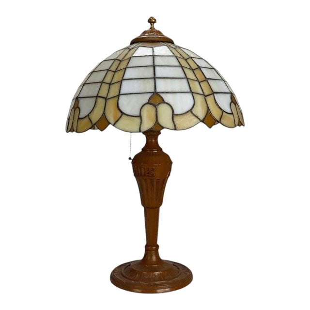 1920s Arts & Crafts Bradley & Hubbard Style Stained Leaded Glass Table Lamp For Sale