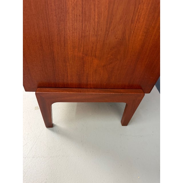 1960s Pair of William Watting Teak Nightstands With Drawer and Open Shelf, Attributed For Sale - Image 12 of 17