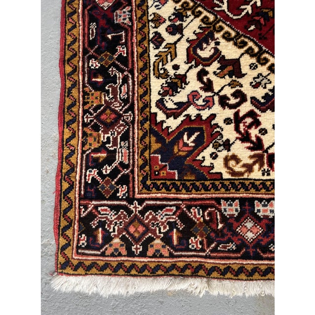 Beautiful wool heriz Persian geometric rug. Dimensions 5'x7'