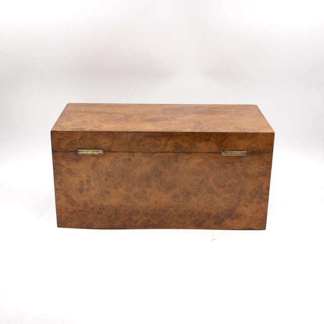 Wood George III Yew Wood Tea Caddy; English, Circa 1800 For Sale - Image 7 of 11