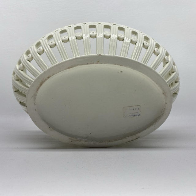 18th Century Antique 18th Century English George III Shorthose Creamware Basket For Sale - Image 5 of 6