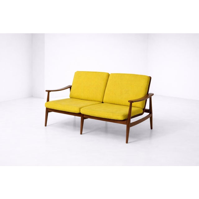 Cotton and Walnut Sofa from Finn Juhl, in Good conditions. Designed 1950 to 1959 I have official proof of authenticity...