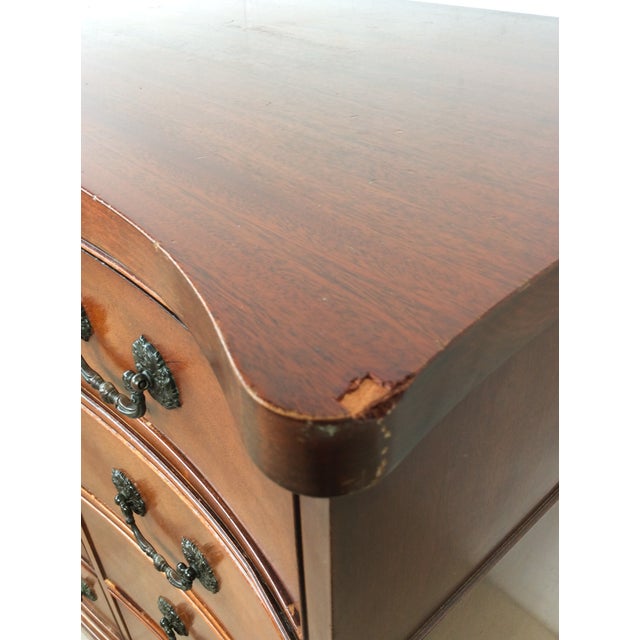 Mid Century Georgian Style Lowboy Dresser With Bowfront Design and 9 Drawers For Sale In Philadelphia - Image 6 of 18