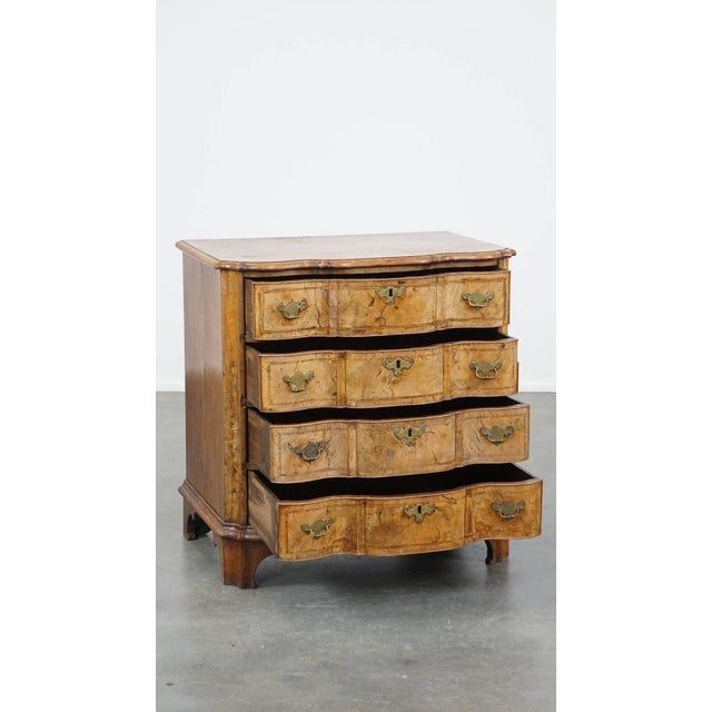Offered ByThijs this baroque organ-curved burl walnut wooden antique chest of drawers from the 18th century with 4 drawers...