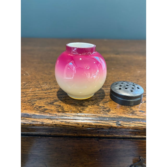 1880s Victorian Wheeling Peachblow Art Glass Sugar Shaker by Hobbs, Brockunier & Co. For Sale - Image 10 of 12