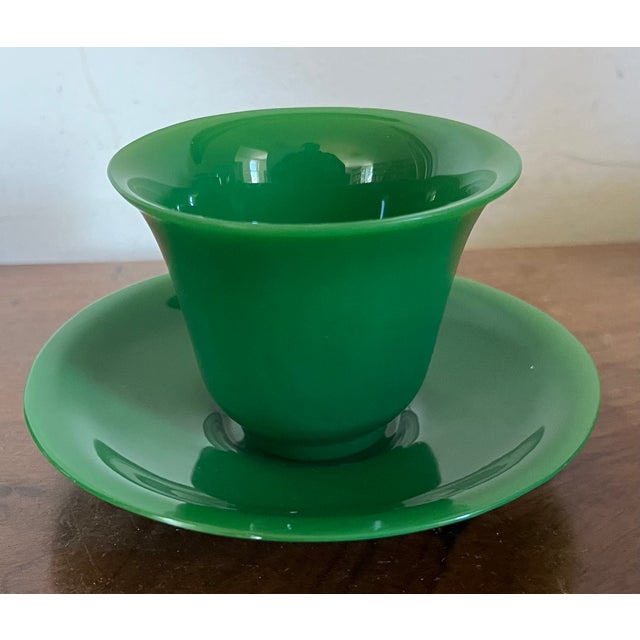 Antique 19th Century Chinese Bright Green Peking Glass Tea Cups & Saucers - Set of 4 For Sale In New York - Image 6 of 18