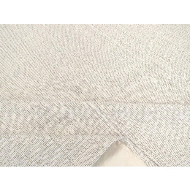 Galerie Shabab Collection Mid-20th Century Handmade Turkish Flat-Weave Kilim Room Size Carpet For Sale - Image 9 of 10