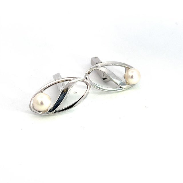 Mikimoto Estate Akoya Pearl Mens Cufflinks Sterling Silver 6.7 mm M392 These elegant Authentic Mikimoto Estate Akoya pearl...