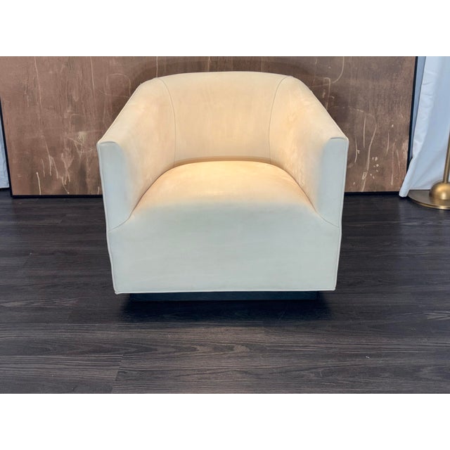 Ivory Rh 1950s Italian Shelter Arm Leather Chair | Classic Depth | Italian Veneto | Ivory For Sale - Image 8 of 18