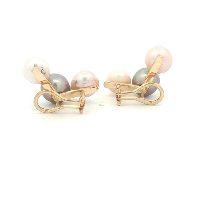 Contemporary Late 20th Century 14k Yellow Gold Gray and White Freshwater Pearl and Diamond Curved Earrings, A Pair For Sale - Image 3 of 4
