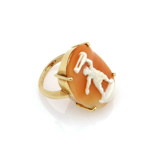 The Shell Cameo Figure 14k Yellow Gold Oval Top Ring in size 8.75 is a stunning piece of vintage jewelry. The intricate...