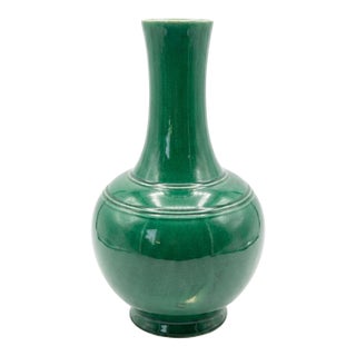 Green Vase With Rings and Qianlong Maker Marks For Sale