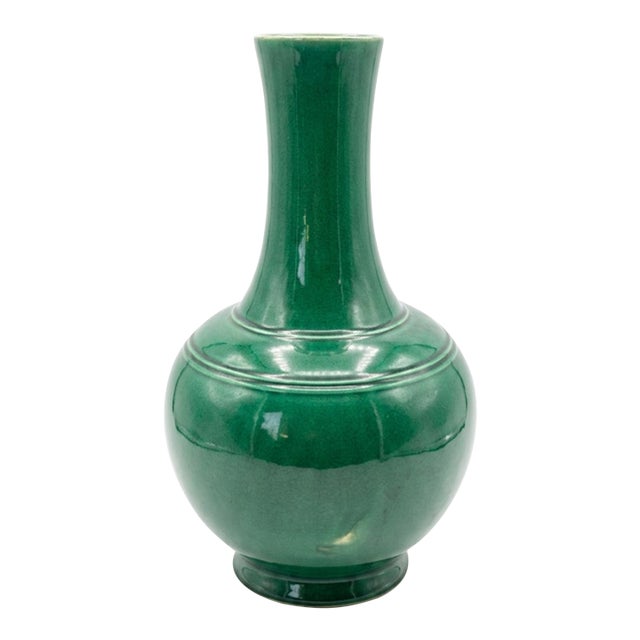 Green Vase With Rings and Qianlong Maker Marks For Sale