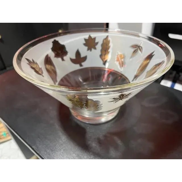1960s Vintage Libbey Glass Co. Frosted Gold Leaf Chip Punch Bowl For Sale - Image 5 of 7