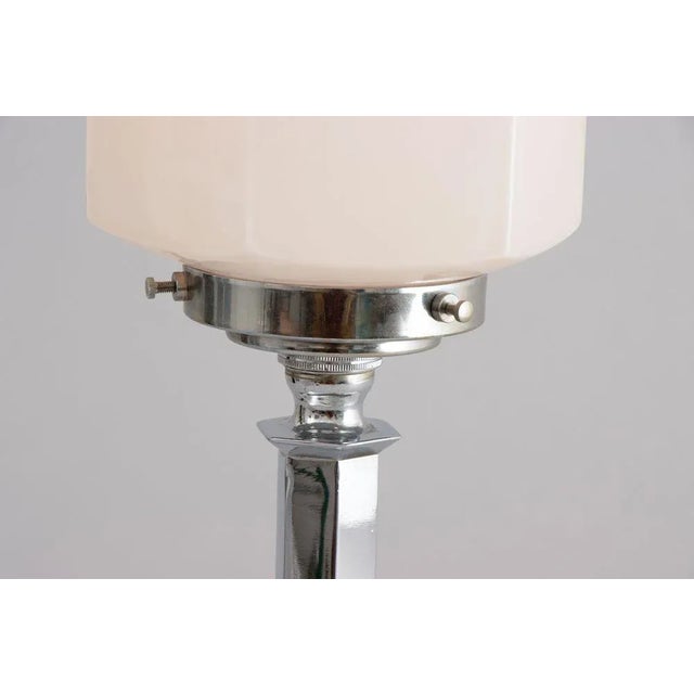 1930s British Art Deco Table Lamp on Chrome Base with Pyramid Shade, 1930 For Sale - Image 5 of 9