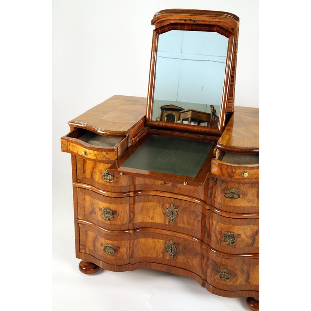 Small Baroque Chest of Drawers in Walnut with Mirror, 1760 For Sale - Image 9 of 14
