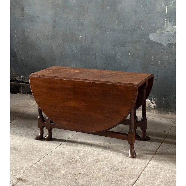 Burnt Umber Unusual 19th Century Gate Leg Table For Sale - Image 8 of 10