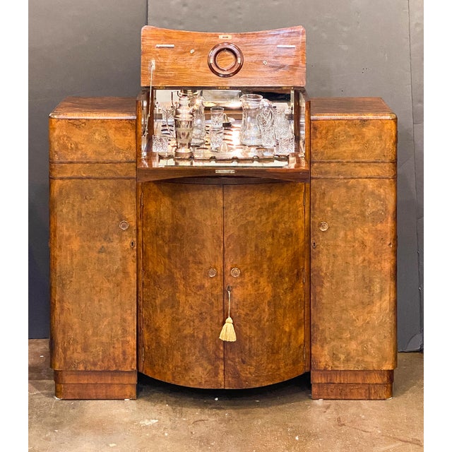 English Cocktail Bar or Drinks Cabinet From the Art Deco Era For Sale - Image 13 of 18