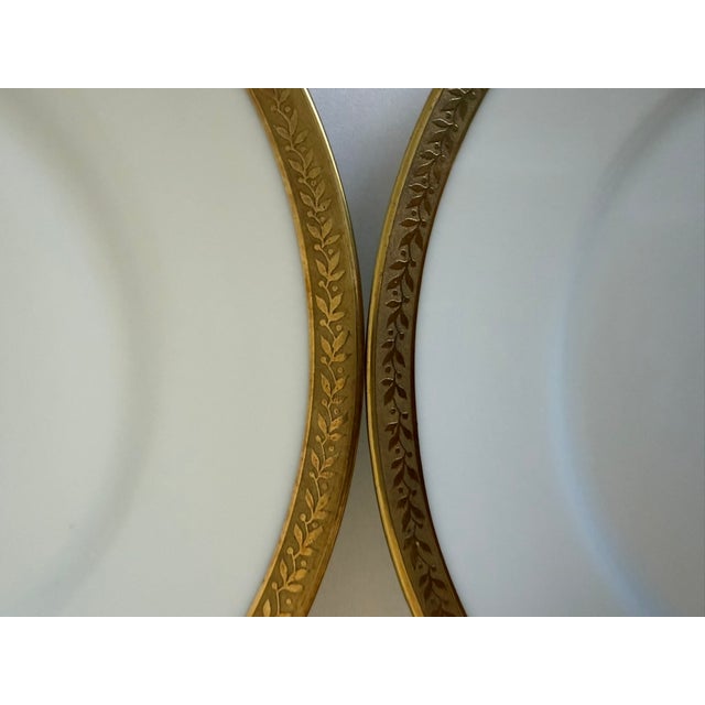 An elegant early 20th-century porcelain dinner service for six by Royal Bayreuth of Bavaria, Germany. The pattern pairs...