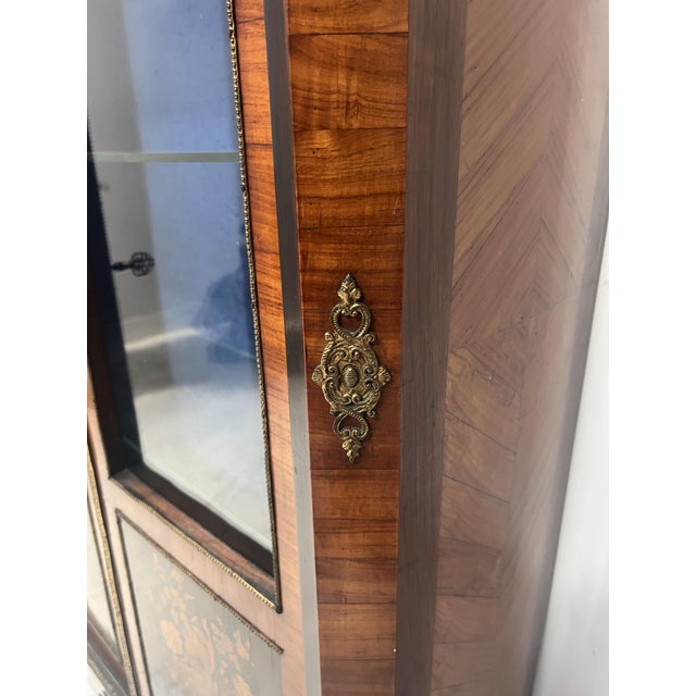 19th Century Napoleon III Display Cabinet in Veneer and Marquetry For Sale - Image 13 of 18