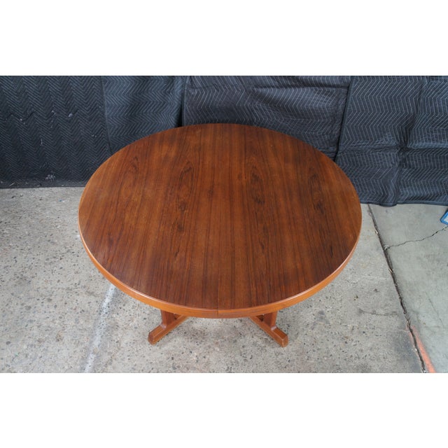 1980s Otmar Danish Scandinavian Modern Teak Round Extendable Dining Table MCM For Sale - Image 6 of 13