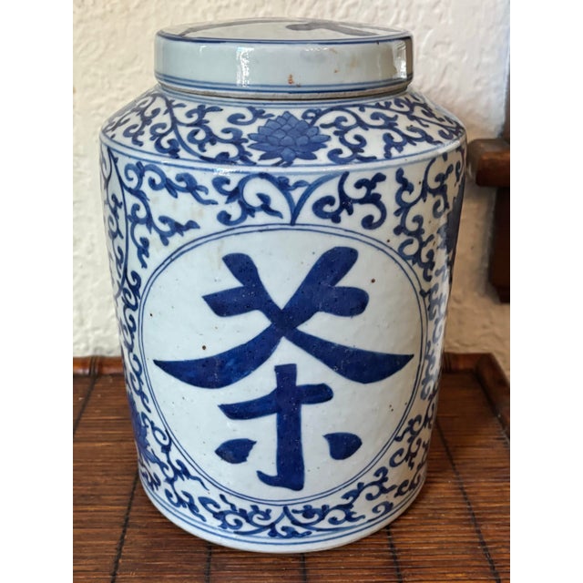 Chinese export hand-painted porcelain tea caddy jar in traditional blue and white. We are unsure of the age of this piece...