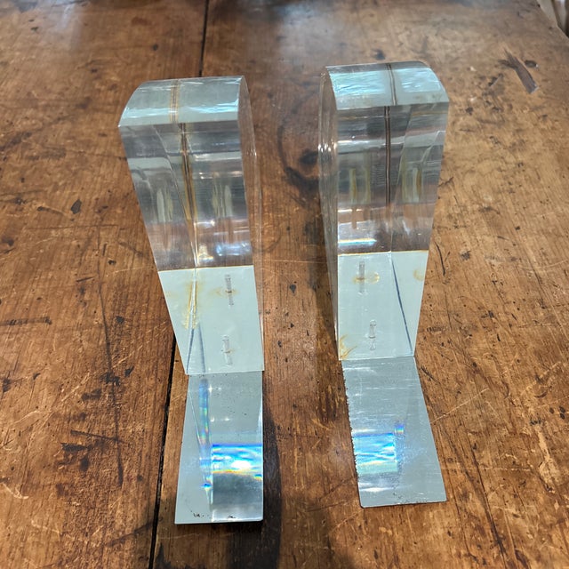 Pair of thick mid-century modern acrylic bookends. These add a touch of fun to a room. Measurement includes a single...