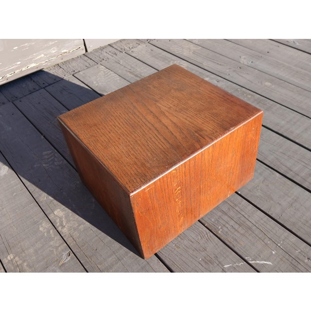 Antique 1920s Quarter Sawn Oak 4-Drawer Desktop File Cabinet For Sale - Image 12 of 17