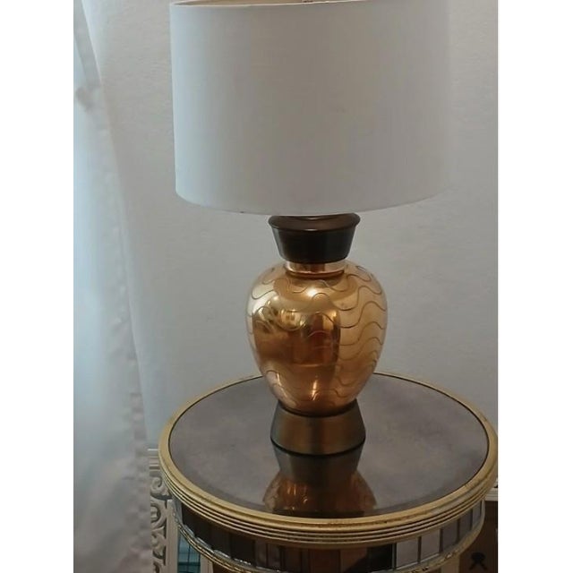 Ceramic 1950s Art Deco Gold Ceramic Lamp Etched Wavy Lines Modern W Shade Underwriters For Sale - Image 7 of 18