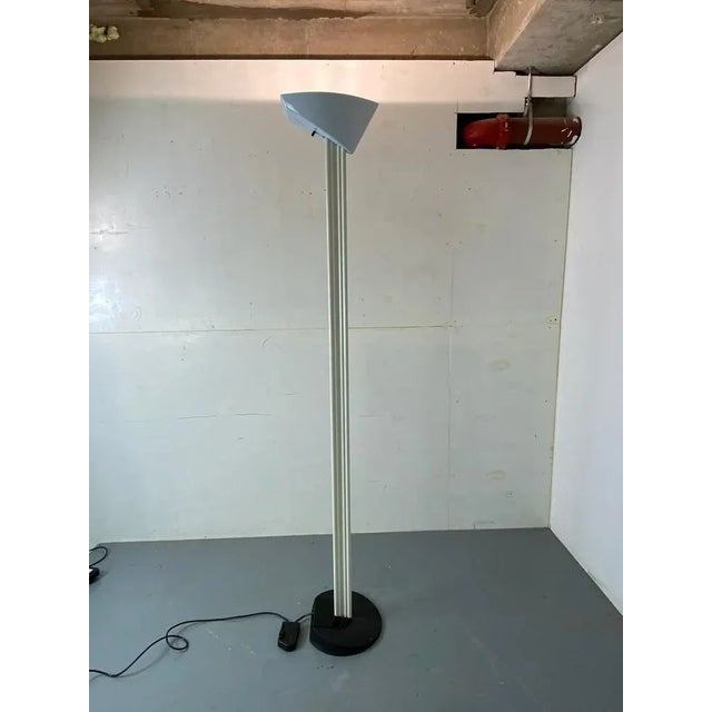 White Floor Lamp Mod. Otello by Bruno Gecchelin for Oluce 1980s For Sale - Image 8 of 13