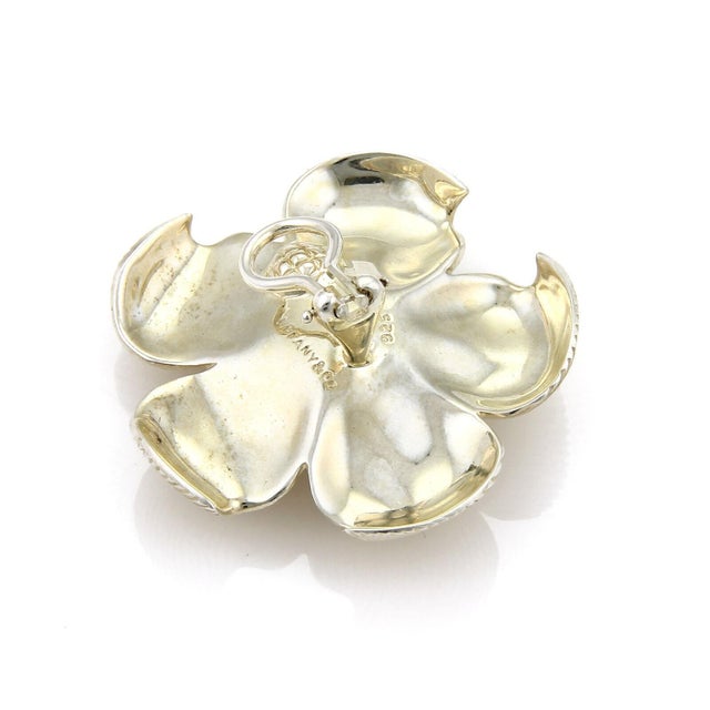 Contemporary Tiffany & Co. Large Dogwood Flower Sterling Silver Clip On Earrings For Sale - Image 3 of 4