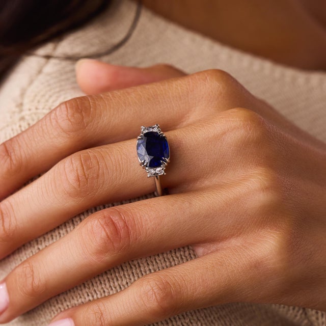 1980s Vintage Gia 4.95 Carat Ceylon Sapphire Diamond Platinum Ring, Size 7.25 For Sale - Image 5 of 6