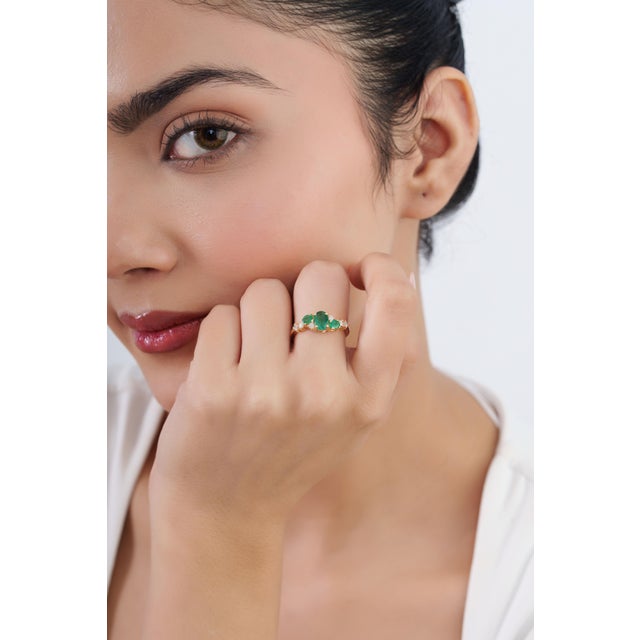 Green 14k Gold 1.09ct Natural Oval Emerald & Diamond Cluster Ring Size 8 For Sale - Image 8 of 18