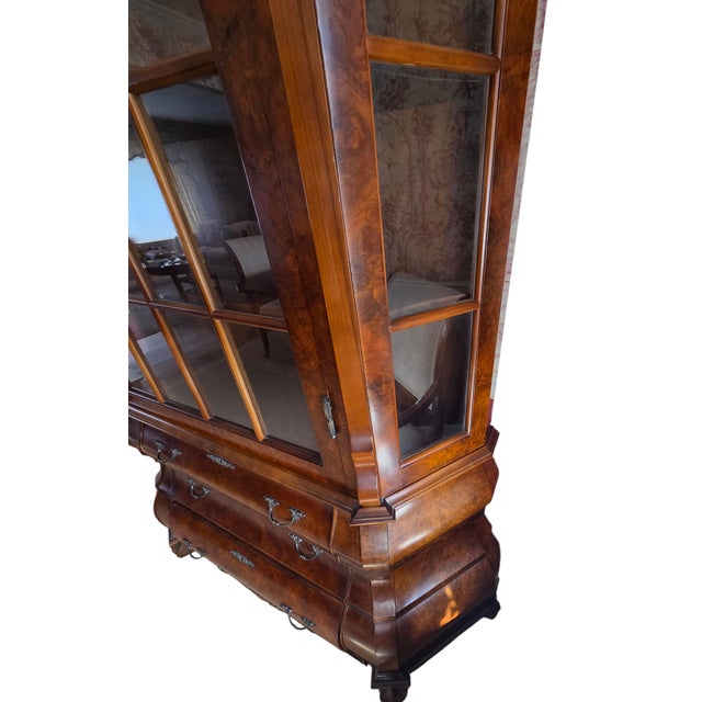 Antique Burlwood Walnut Dutch Bombe Display China Cabinet Hutch Curio Baroque For Sale - Image 9 of 17