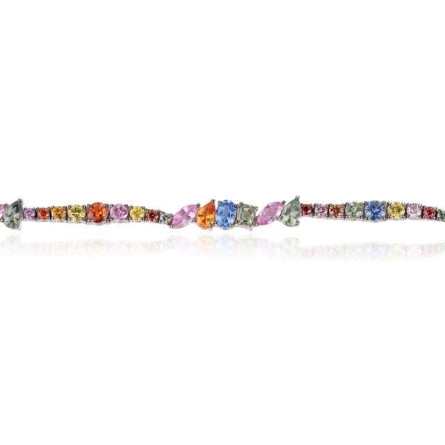 VR Jewels Boho Chic 10.97ct Mixed Cut Multicolor Sapphire Tennis Bracelet in 18k Gold, 7.5 Inches For Sale - Image 4 of 18