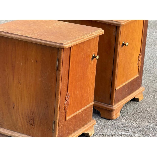 Danish art deco from the 1950´s. A pair of Mid-Century Modern night stands features equipped with plenty room for storage