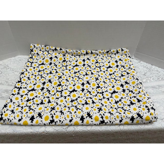 2000 - 2009 Vibrant, Kate Spade Bold Cotton Daisy Floral Tablecloth For Sale - Image 5 of 7