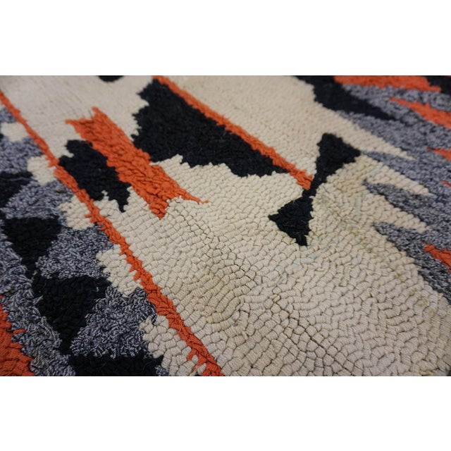 Sublime Tan Beige Color and Harmonic Desing Antique American Hooked Rug For Sale In New York - Image 6 of 10