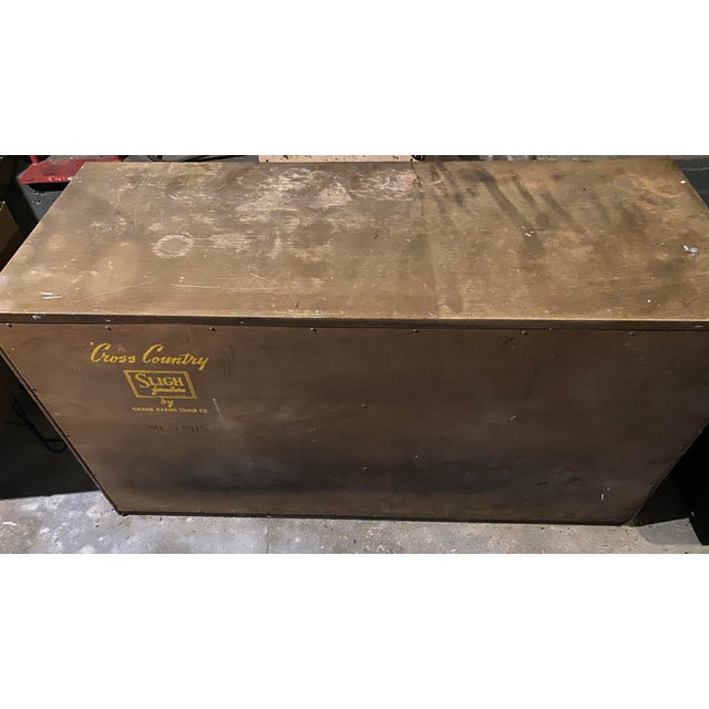 1950s 1950s Sligh “Cross Country” 8-Drawer Mid-Century Dresser – Grand Rapids Chair Co. For Sale - Image 5 of 7