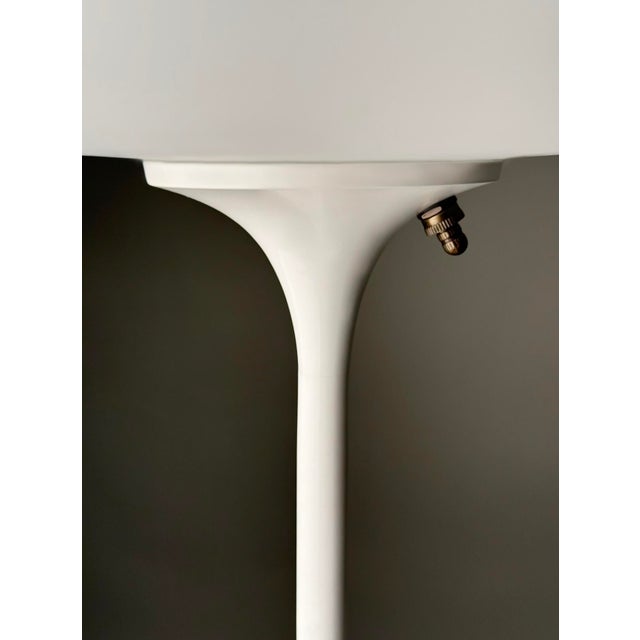 Mid-Century Modern Stemlite Floor Lamp by Designline in Grossy White -Mid Century Retro Style For Sale - Image 3 of 6