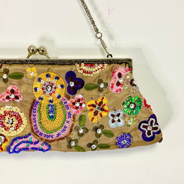 1960s Vintage Art Nouveau Boho Chic Hollywood Regency Hand Beaded Evening Bag Clutch. For Sale - Image 6 of 12
